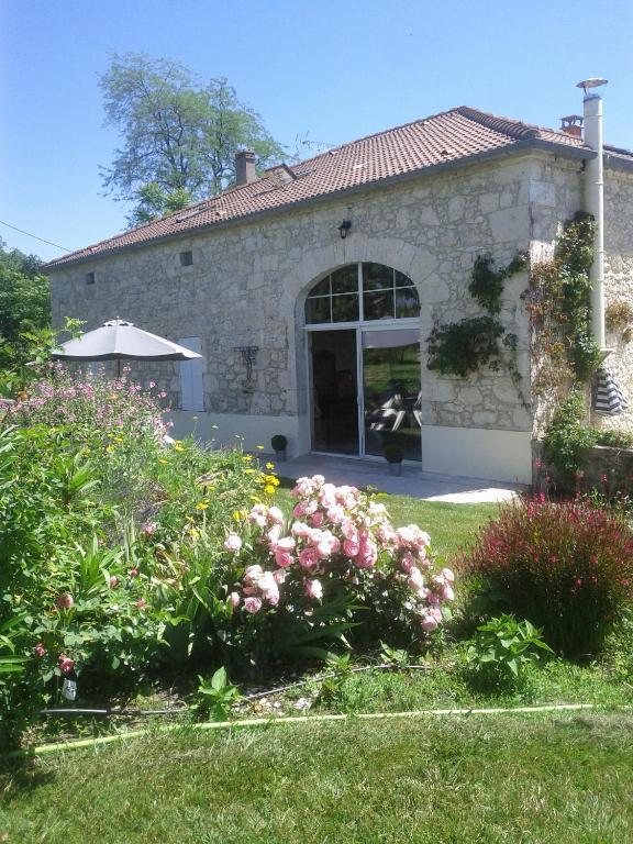 Chambres D'Hotes Domaine De La Rose Des Vents Castelnau-sur-l'Auvignon Room photo